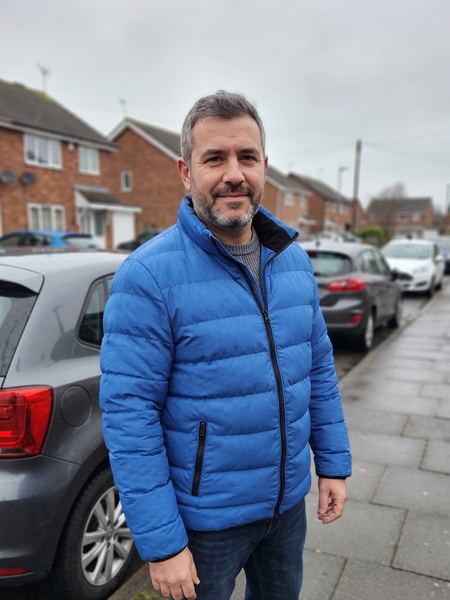 Cliente con la chaqueta